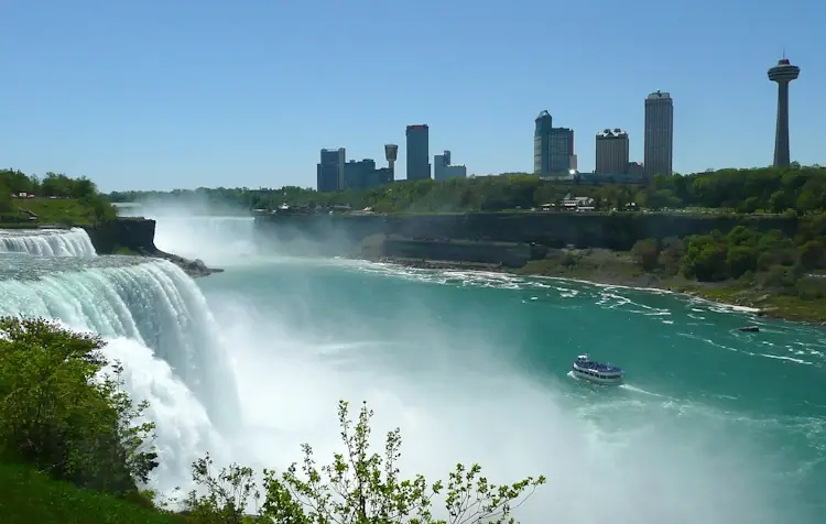 Hotels and the Niagara Falls Skyline